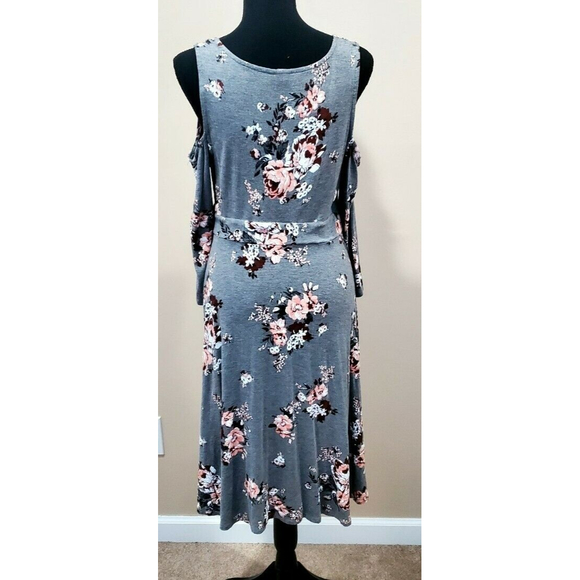 TORRID Womens Gray Floral Dress Cold Shoulder Fit and Flare Sz 00 EUC - Picture 3 of 7